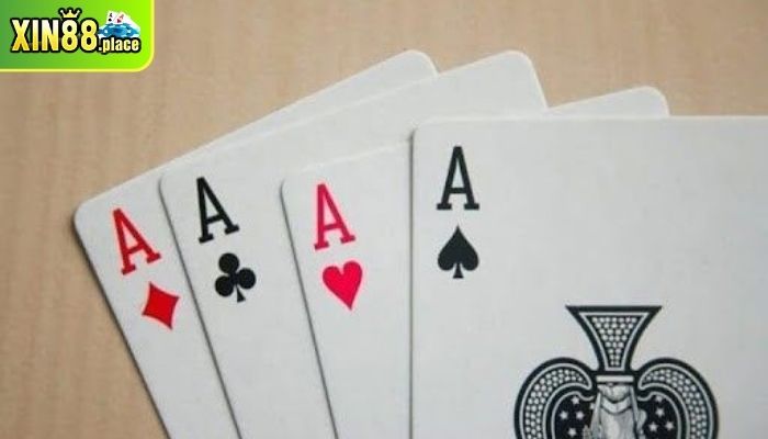 nằm mơ đánh bài có tứ quý đánh đề con gì